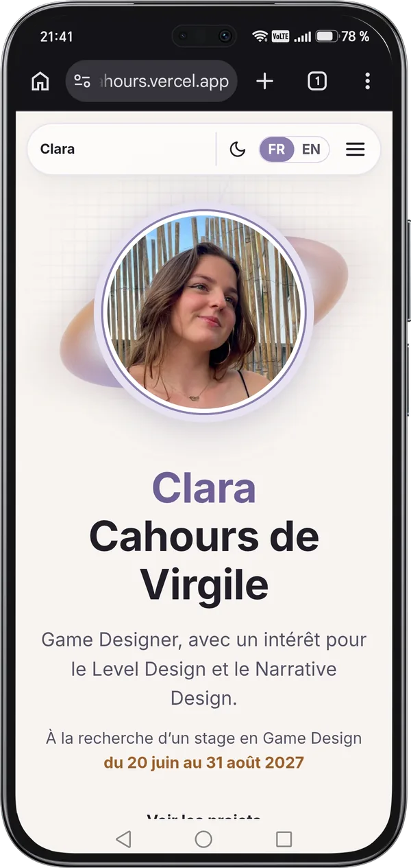 Nouveau portfolio de Clara sur téléphone : sa photo, son nom, game designer, et la période de stage recherchée, du 20 juin au 31 août 2027.